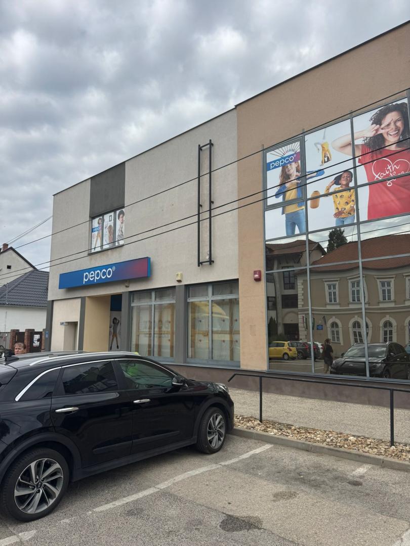 Boutique Csorna, Hongrie, 3 952 m² - image 5