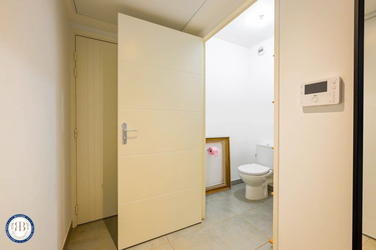 Flat in Cagnes-sur-Mer, France, 68 m² - picture 10