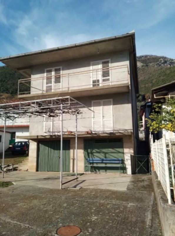 Casa a Baošići, Montenegro, 210 m² - foto 1