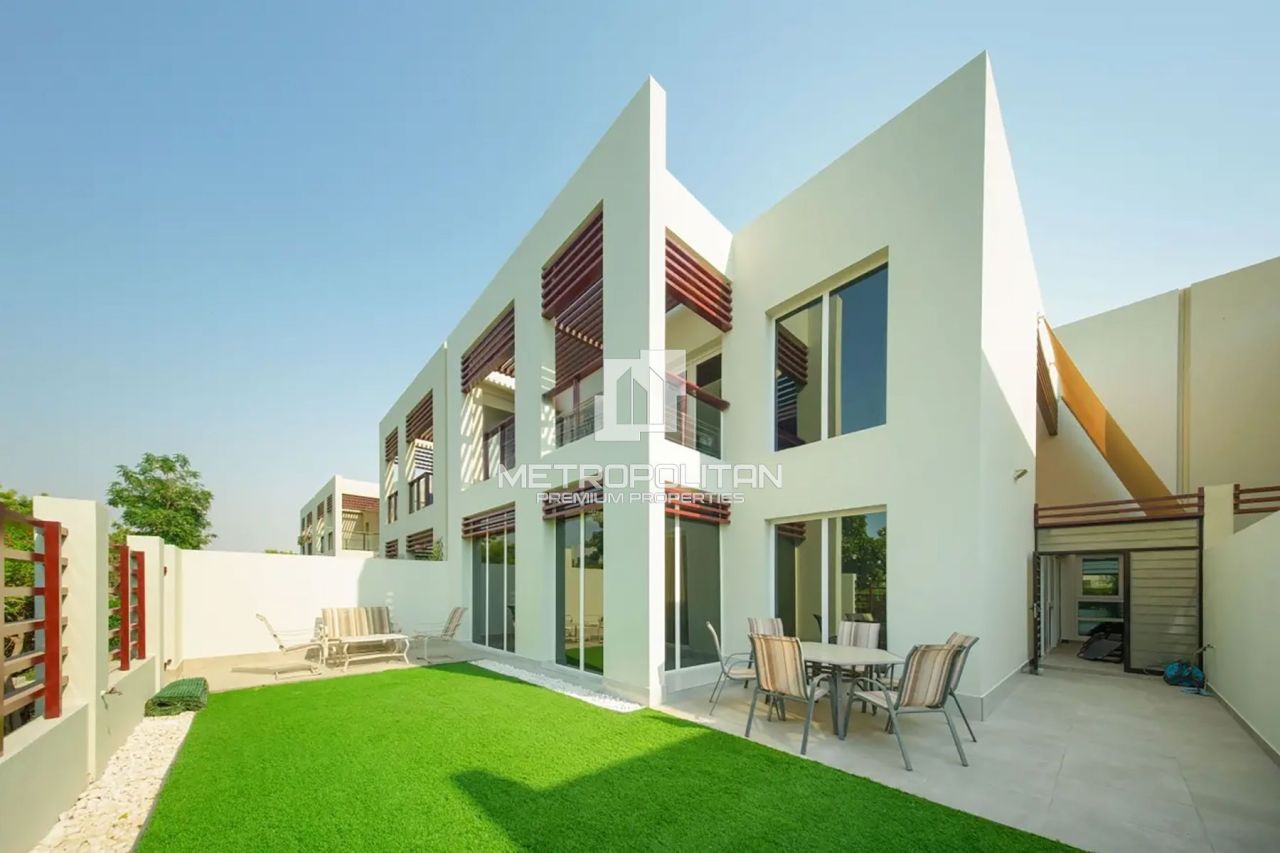 Villa in Ra’s al-Chaima, VAE, 302 m² - Foto 1