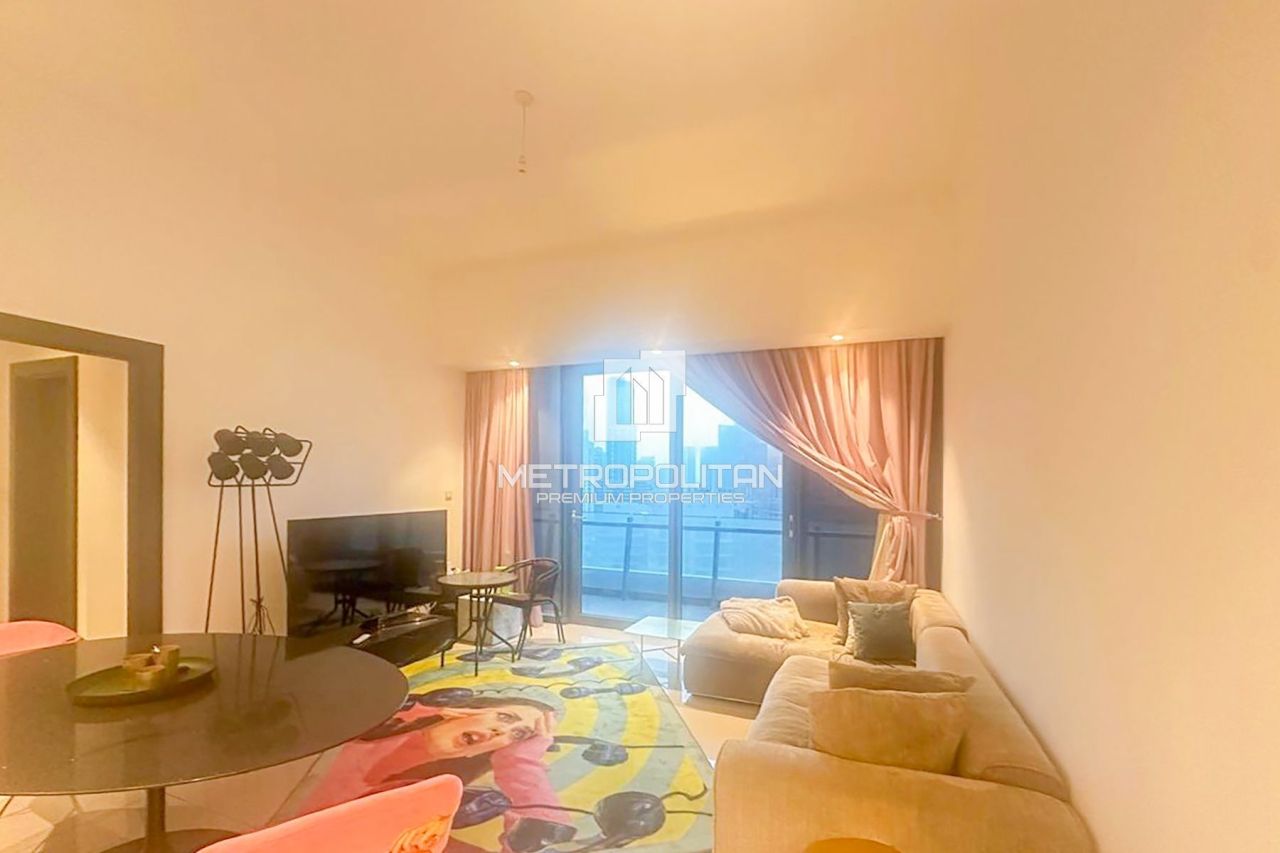 Apartment in Dubai, UAE, 77 m² - picture 1