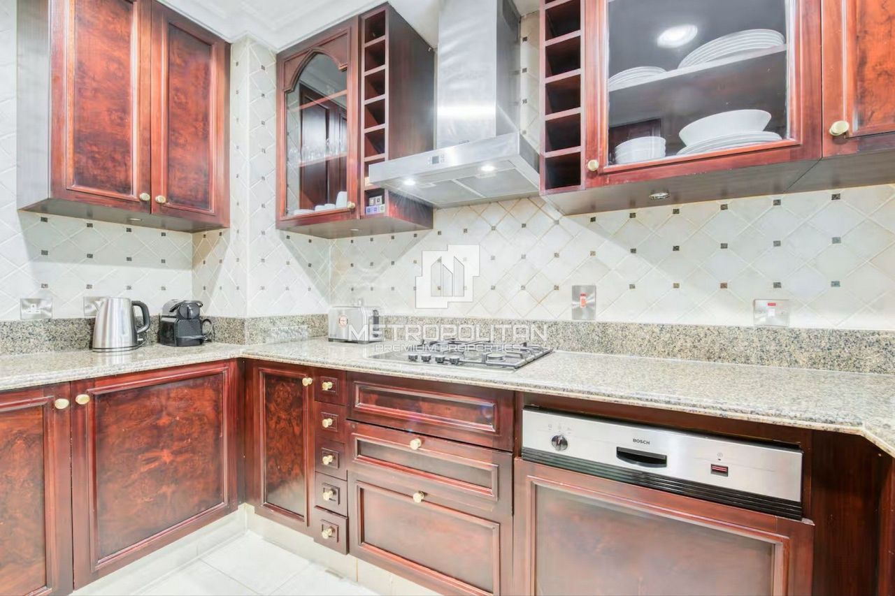 Apartment in Dubai, UAE, 130 m² - picture 9