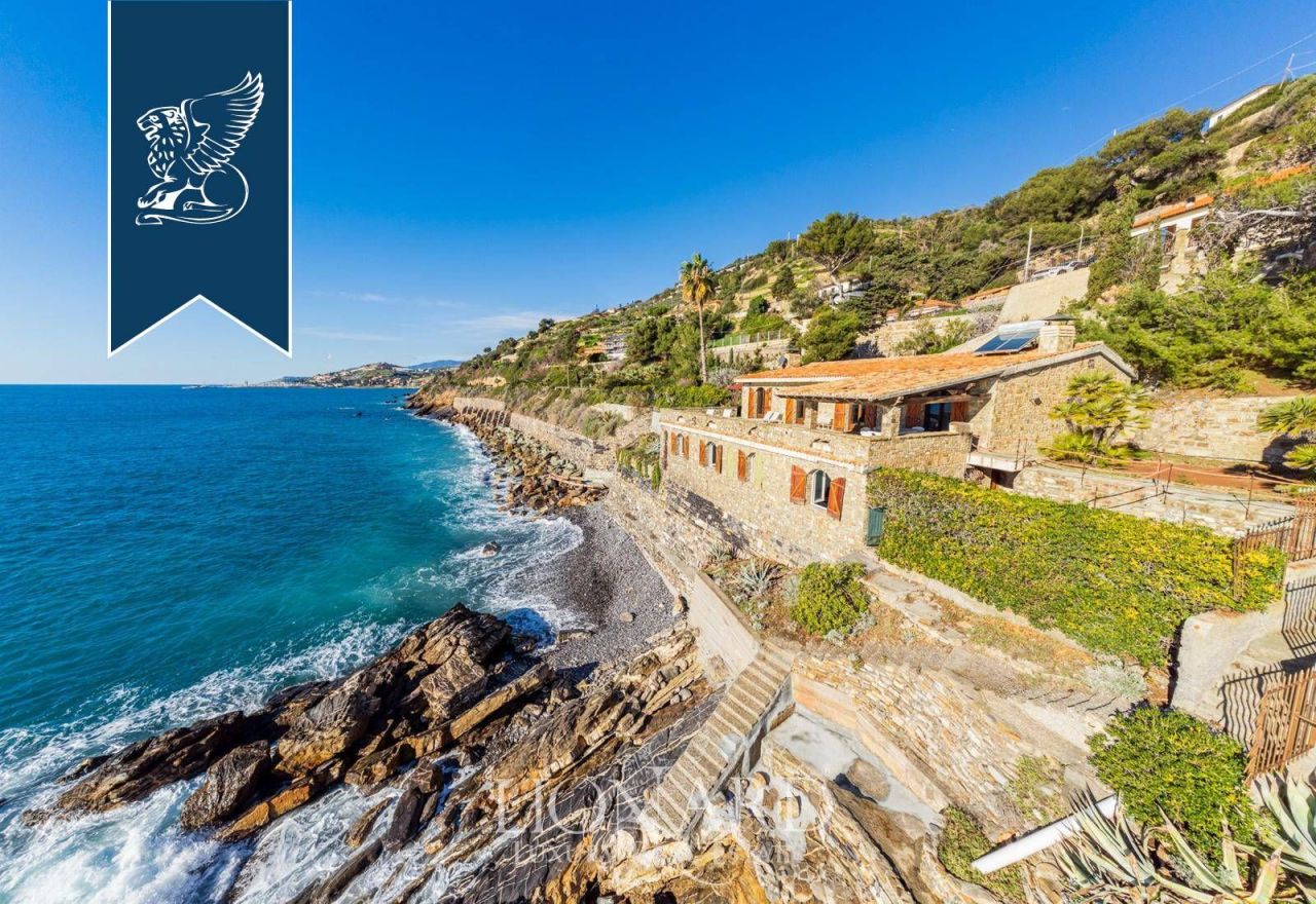 Villa à Imperia, Italie, 350 m² - image 1