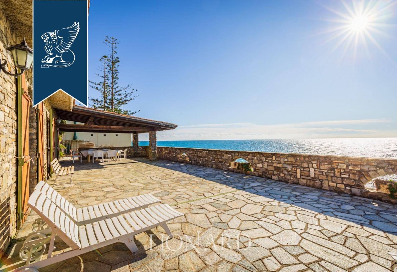 Villa à Imperia, Italie, 350 m² - image 11