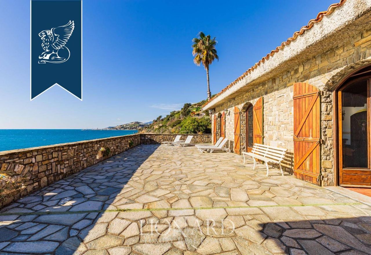 Villa à Imperia, Italie, 350 m² - image 13