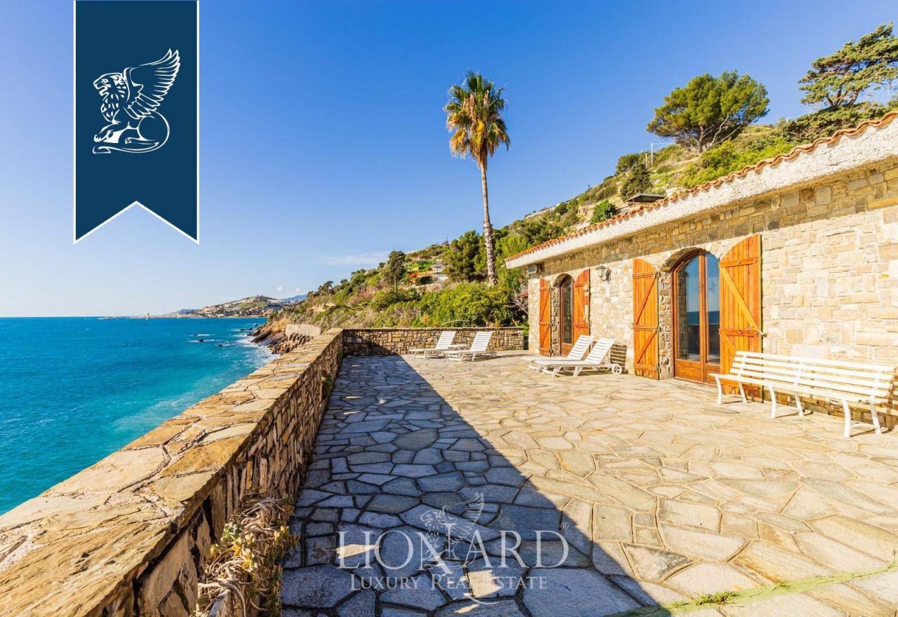 Villa à Imperia, Italie, 350 m² - image 15