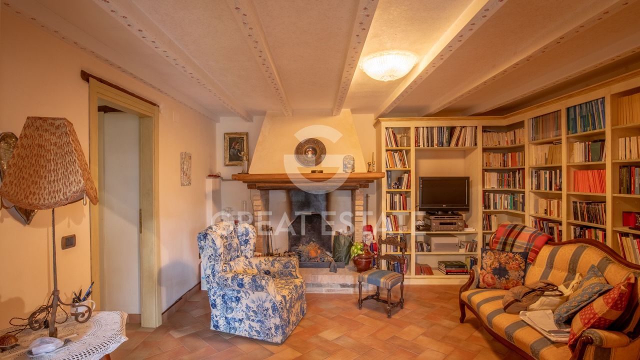 House in Perugia, Italy, 380 m² - picture 11