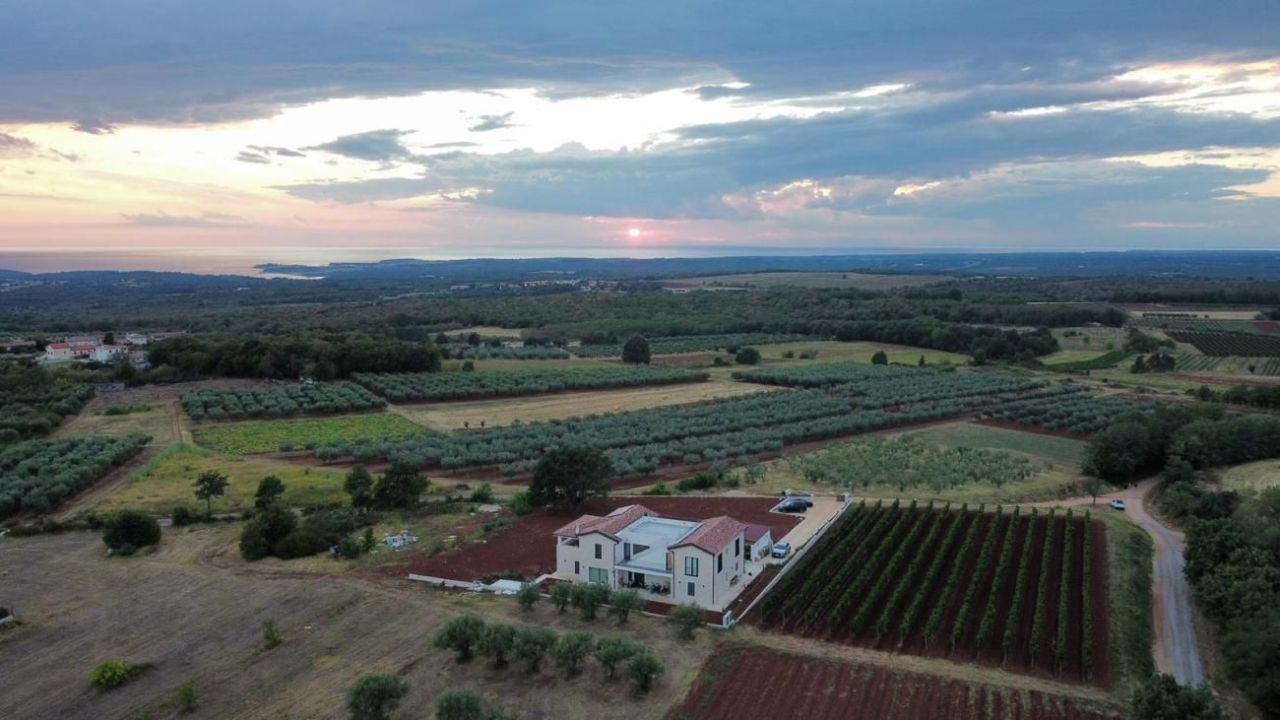 Villa Kastelir, Croatia, 463 m² - picture 8