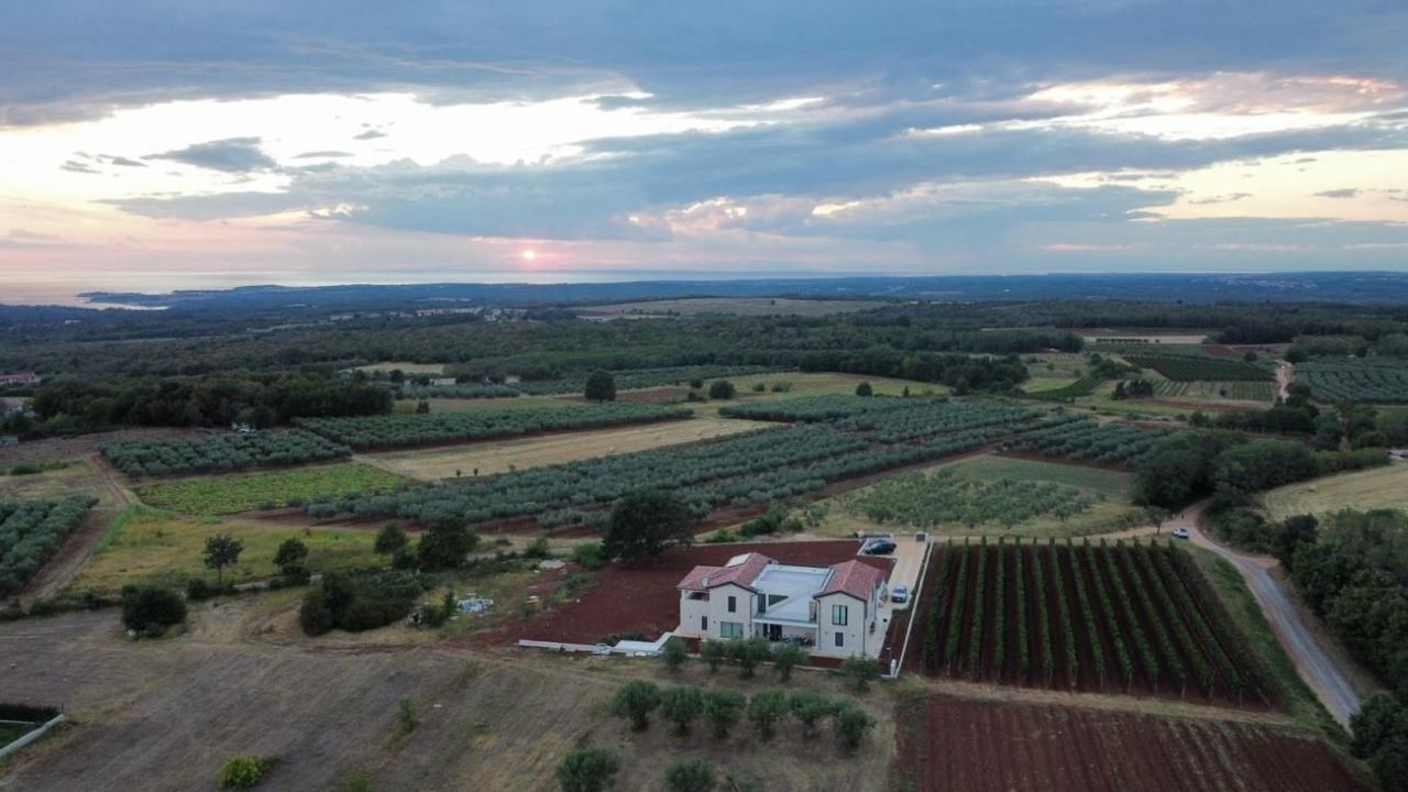 Villa Kastelir, Croatia, 463 m² - picture 9