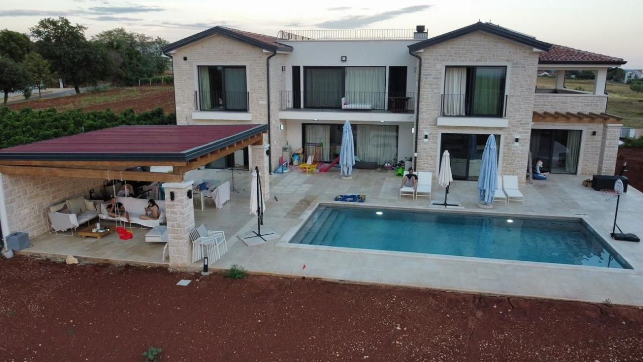 Villa Kastelir, Croatia, 463 m² - picture 12