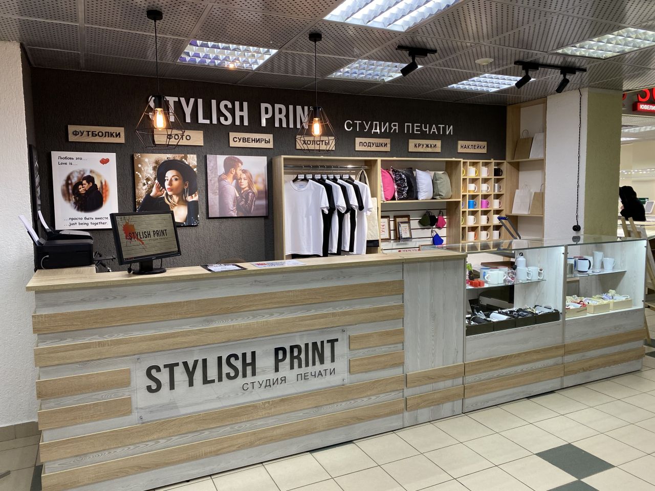 Commercial property in Barcelona, Spain, 162 m² - picture 1