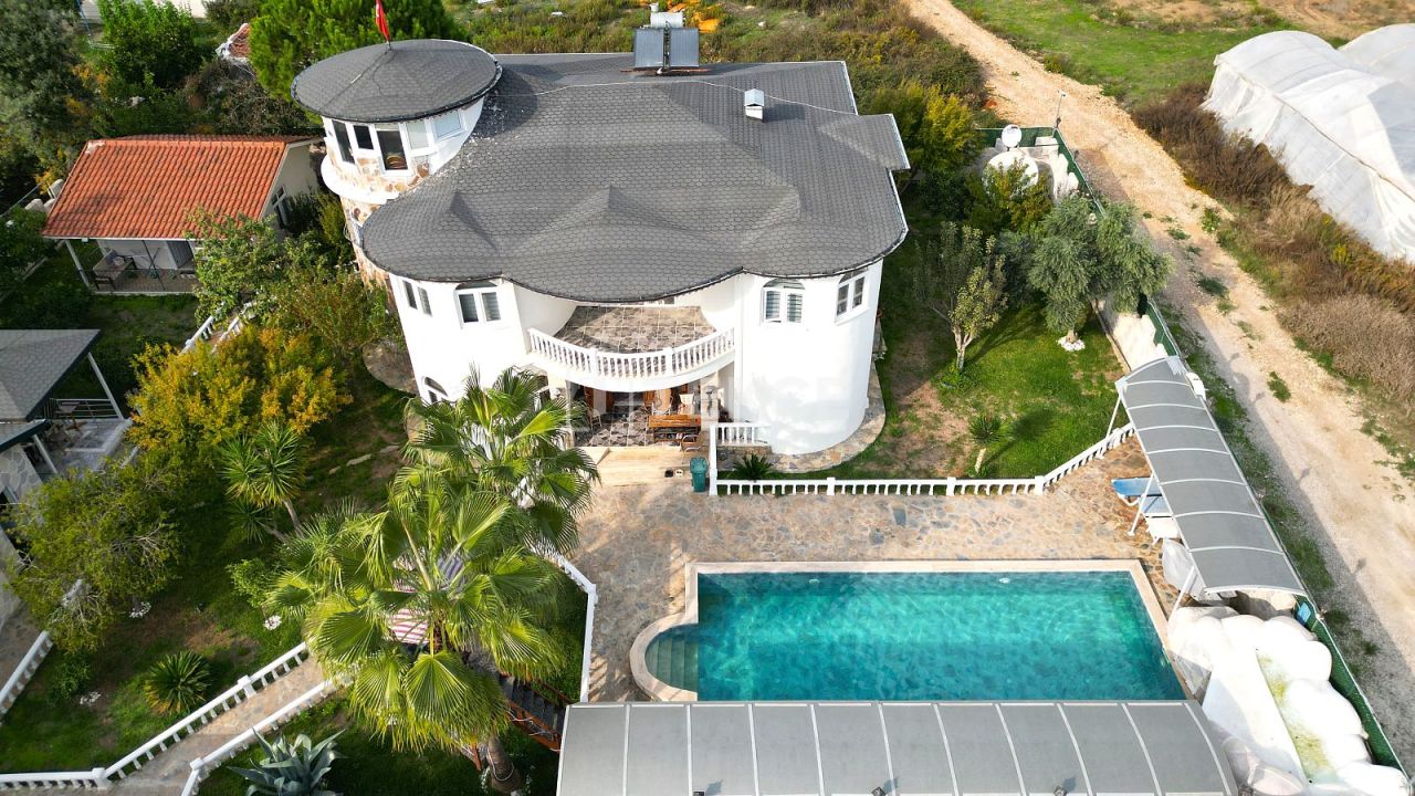 Villa in Serik, Türkei, 380 m² - Foto 1