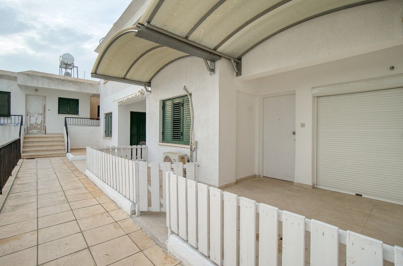 Apartment in Paphos, Cyprus - picture 16