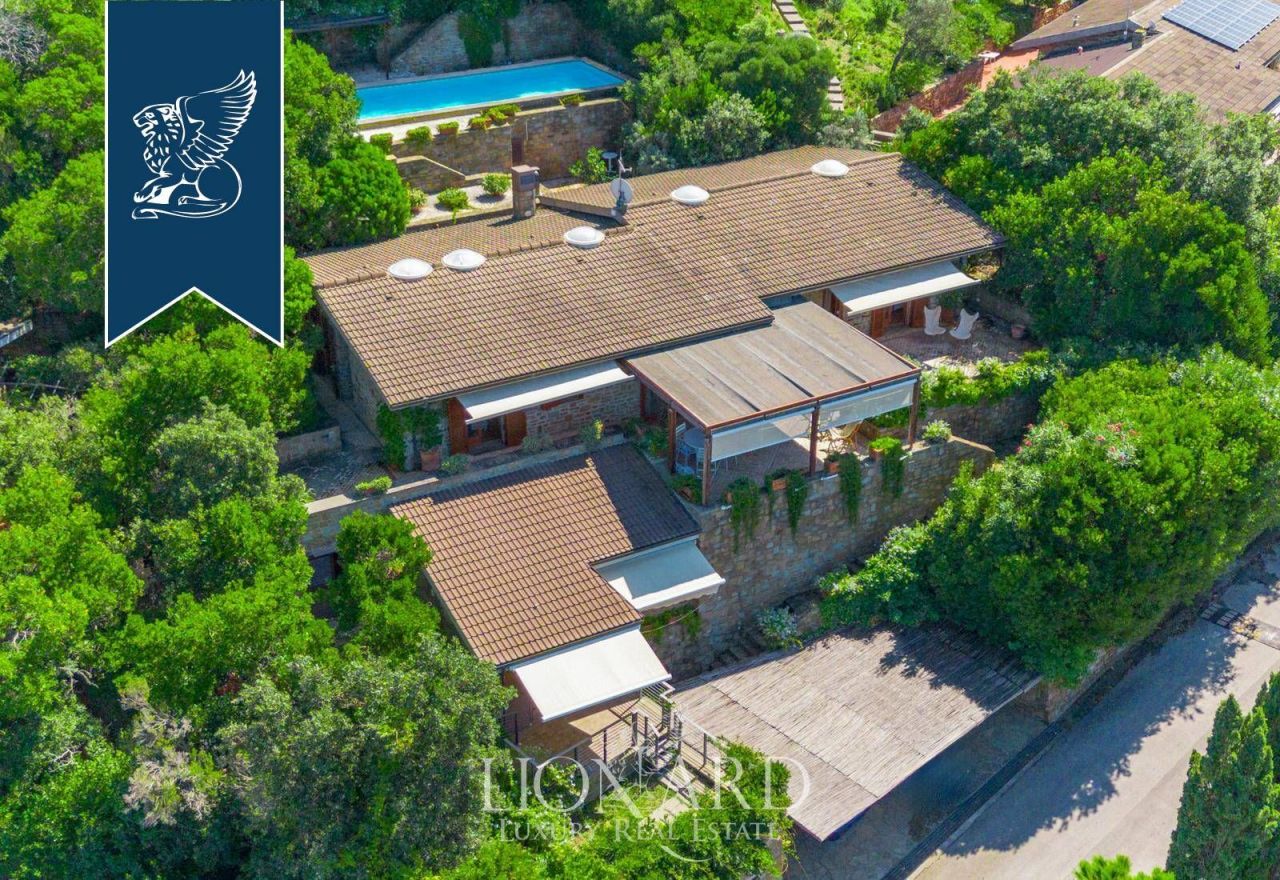 Villa in Castiglione della Pescaia, Italy, 391 m² - picture 1