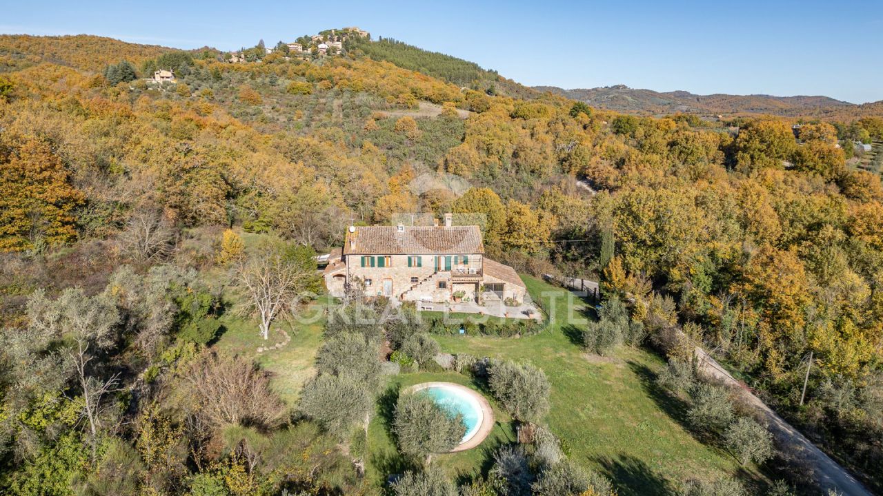 Maison à Montegabbione, Italie, 380.05 m² - image 1