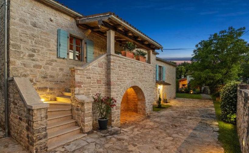 Villa Pazin, Croatie, 300 m² - image 1