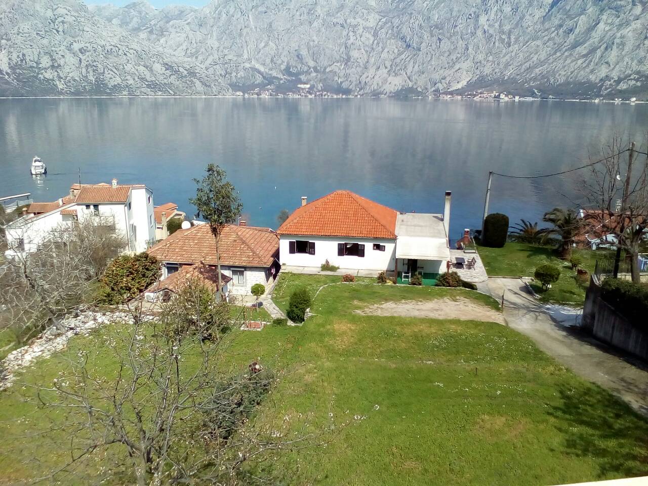 Grundstück in Prkanj, Montenegro, 2 326 m² - Foto 1