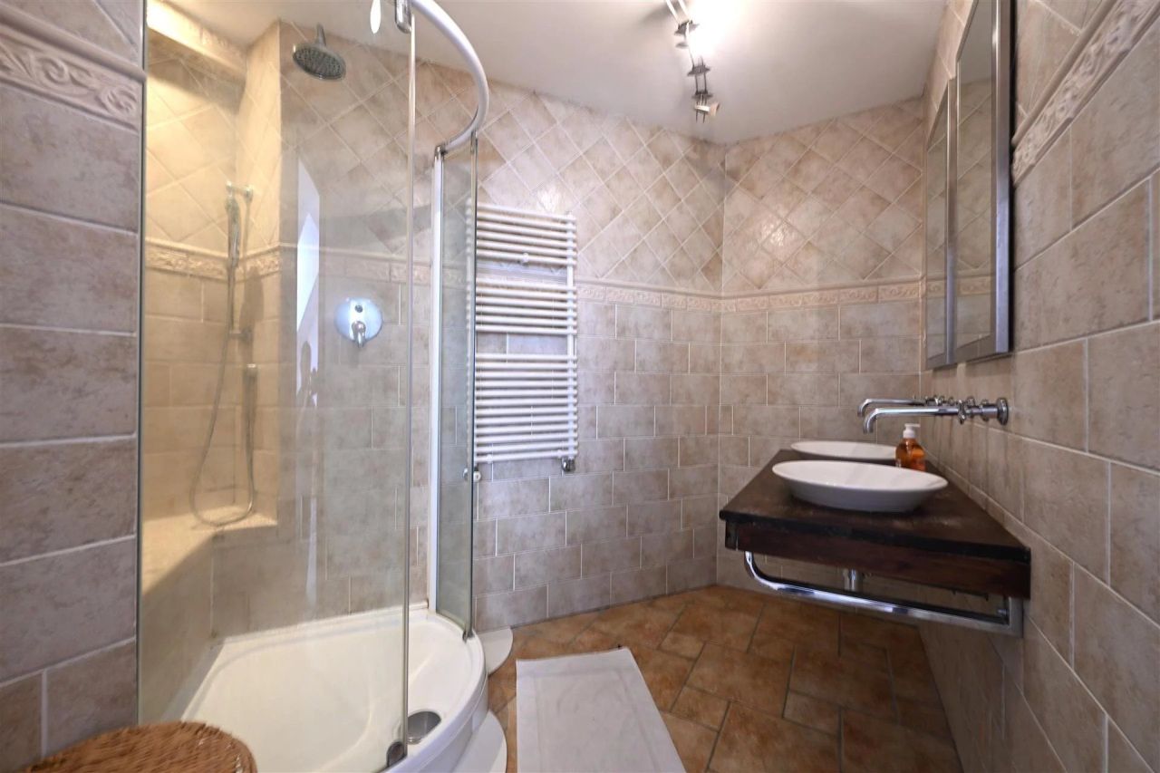 Flat in Cannes, France - picture 8