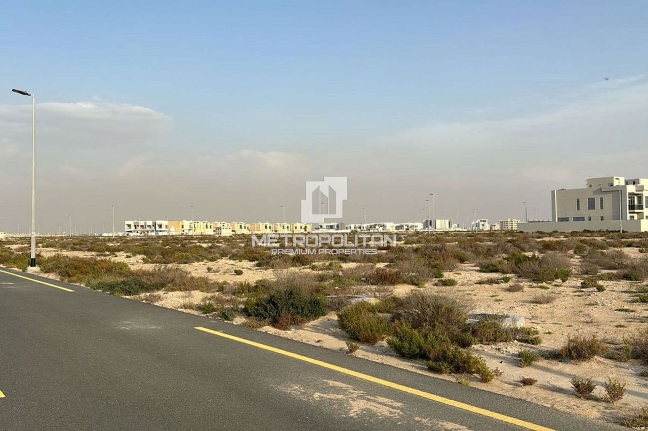 Land in Dubai, UAE, 900 m² - picture 8