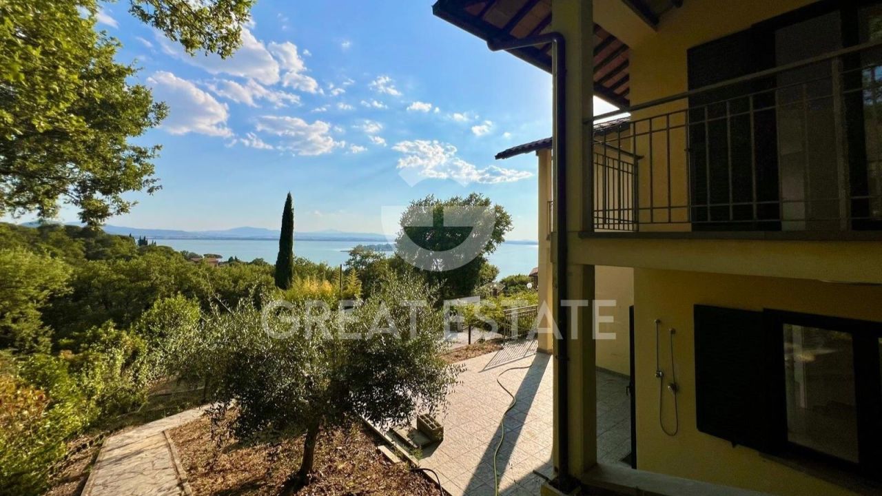 Villa in Magione, Italien, 266.2 m² - Foto 1