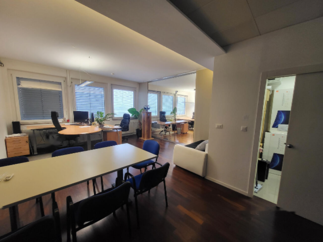 Oficina en Liubliana, Eslovenia, 80 m² - imagen 2