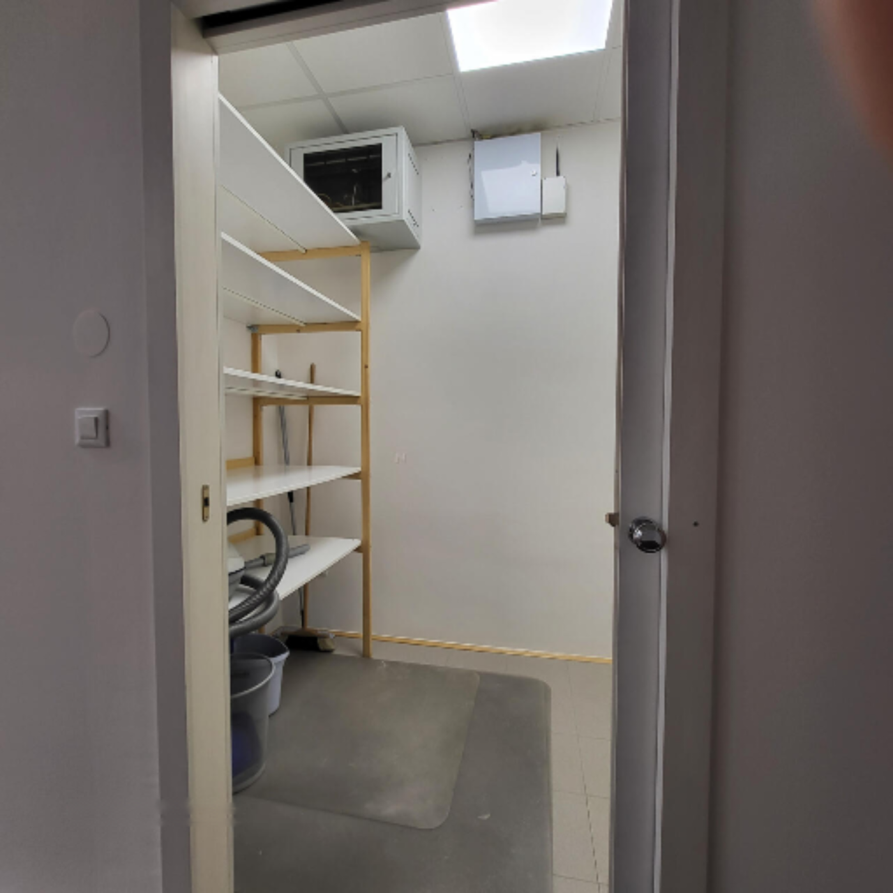 Oficina en Liubliana, Eslovenia, 80 m² - imagen 4