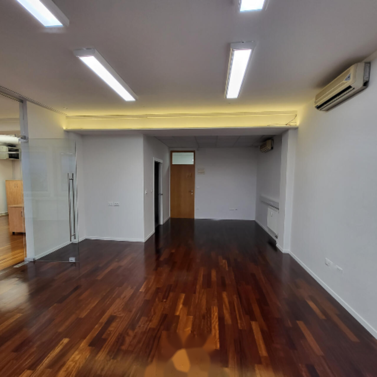 Oficina en Liubliana, Eslovenia, 80 m² - imagen 6