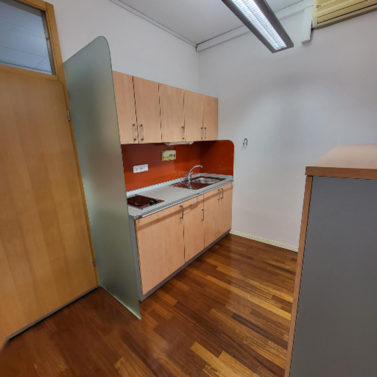 Oficina en Liubliana, Eslovenia, 80 m² - imagen 8