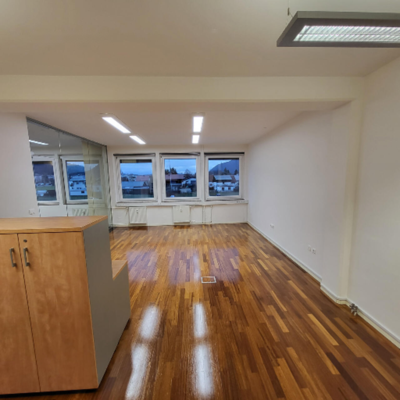 Oficina en Liubliana, Eslovenia, 80 m² - imagen 9