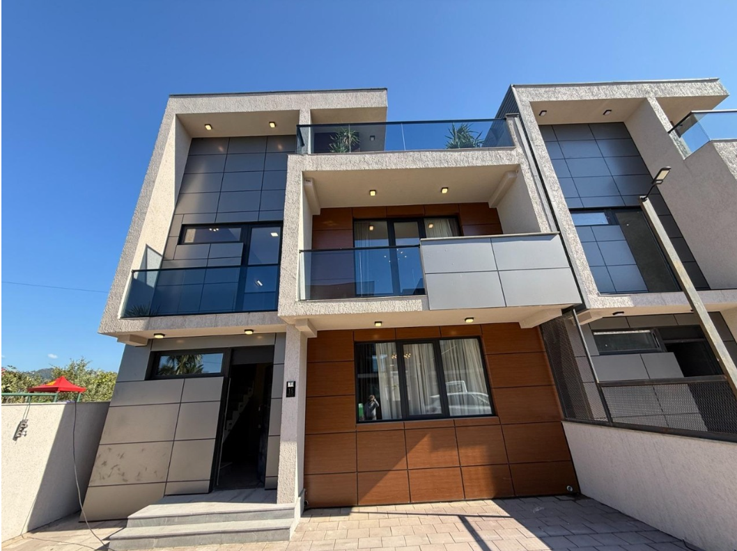 Villa in Batumi, Georgien, 218.11 m² - Foto 1