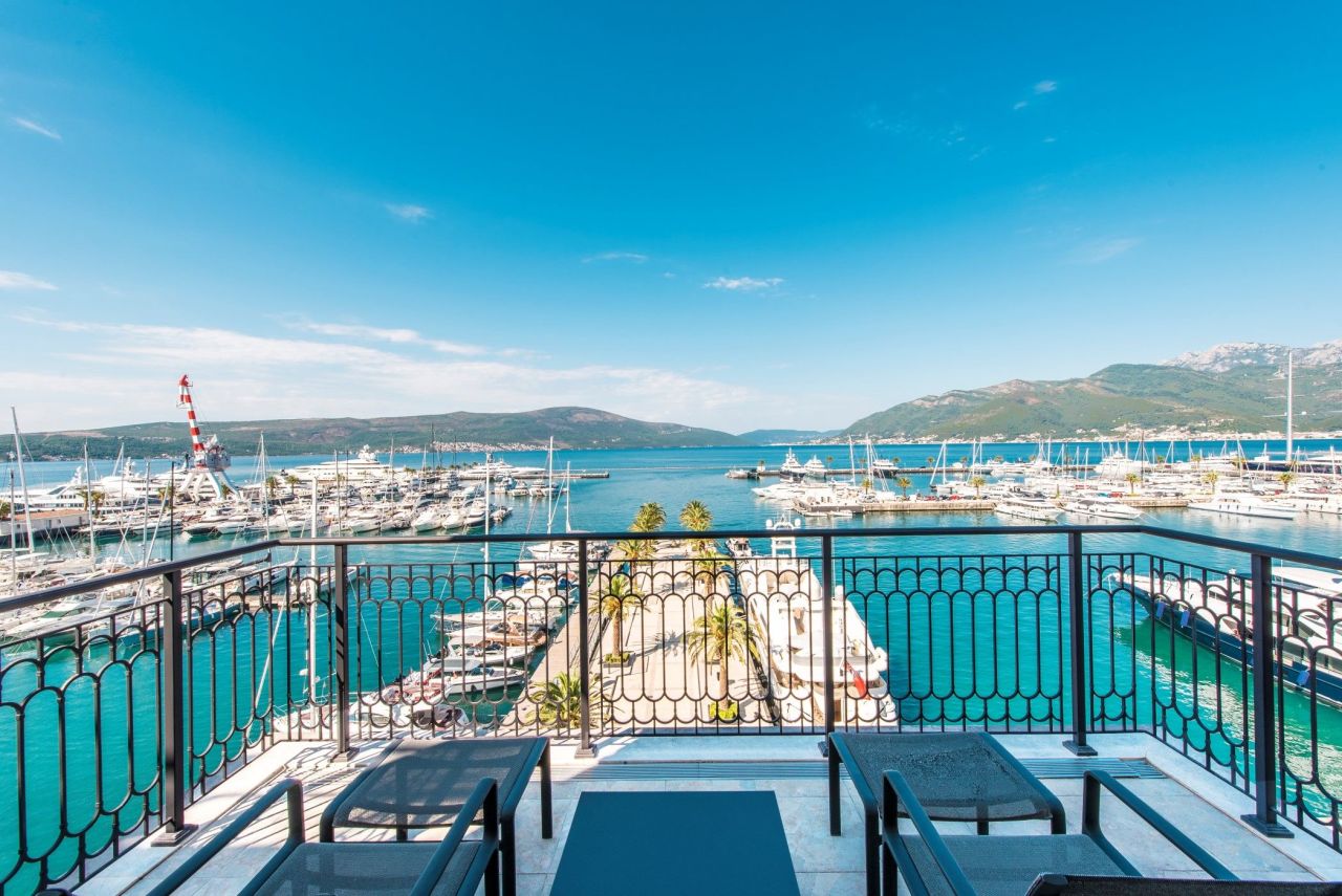 Appartamenti a Tivat, Montenegro, 252 m² - foto 2