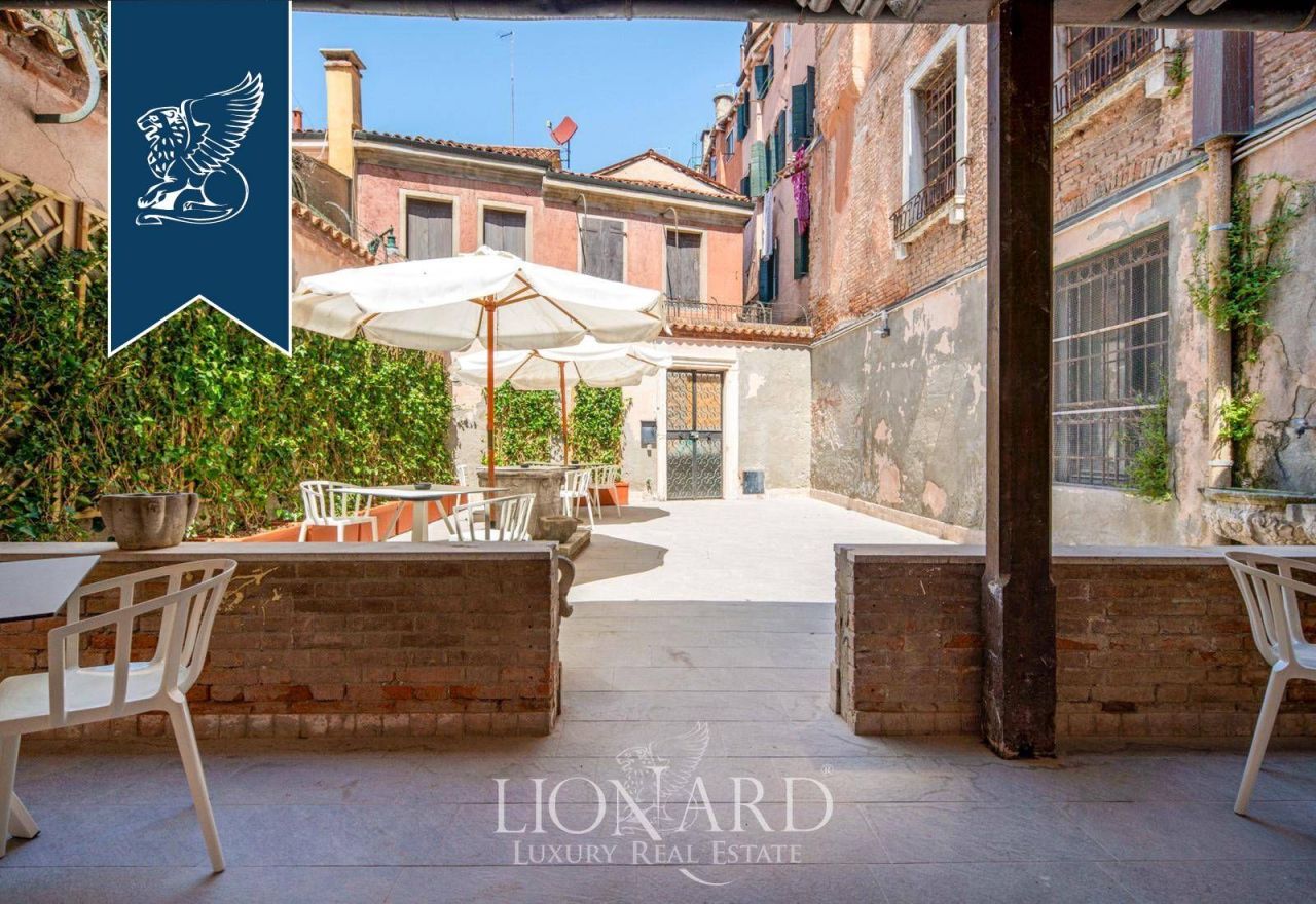 Apartment in Venice, Italy, 317 m² - picture 6