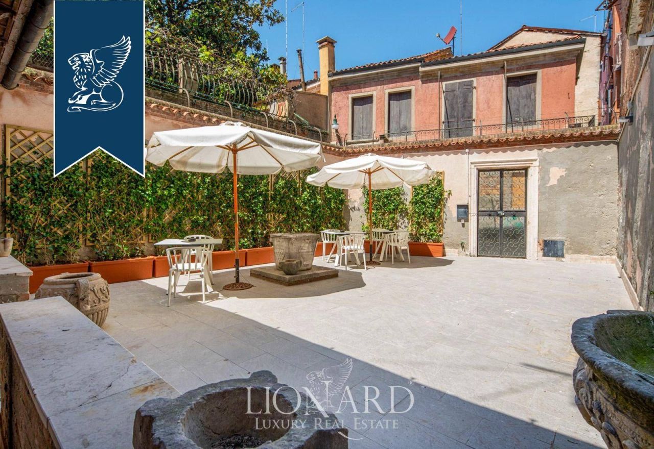 Apartment in Venice, Italy, 317 m² - picture 7