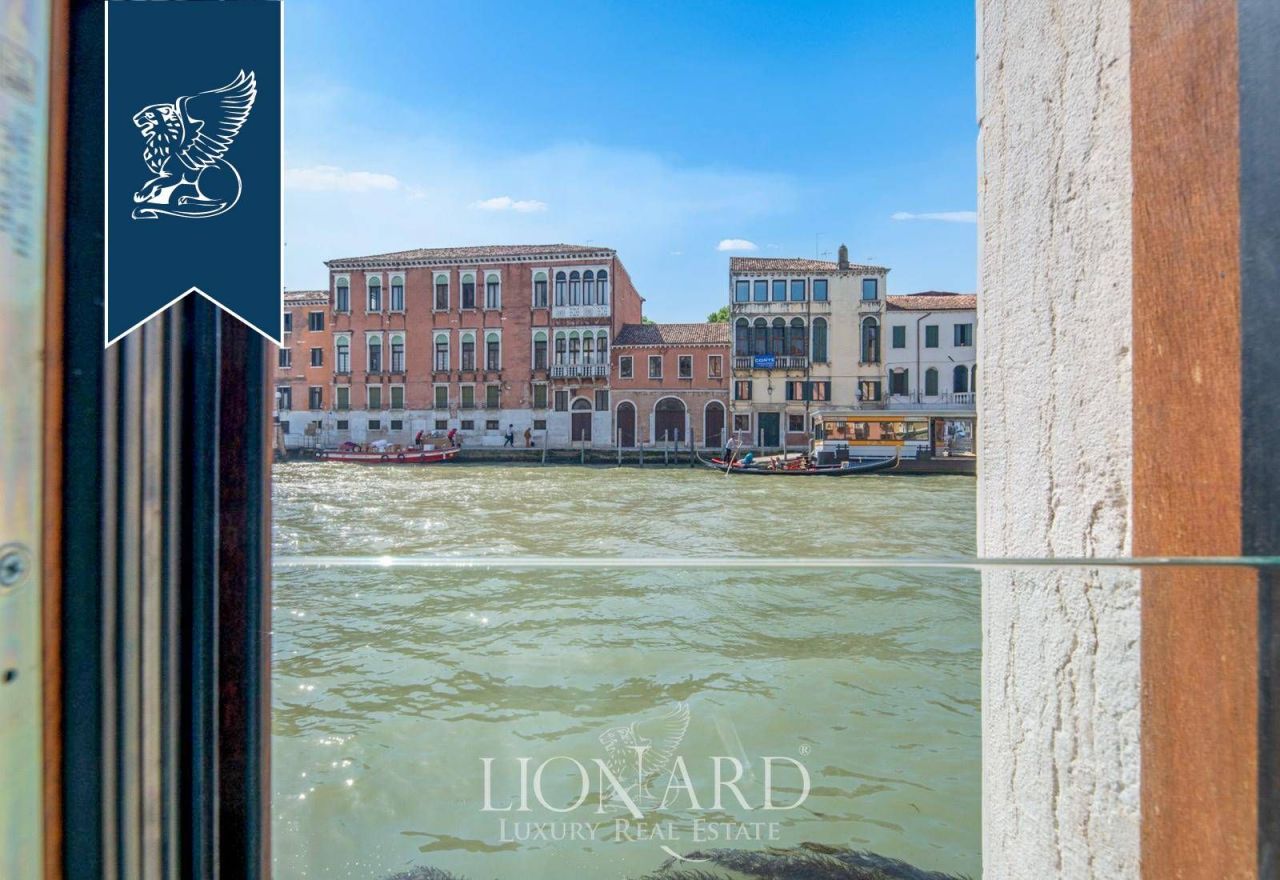 Apartment in Venice, Italy, 317 m² - picture 8