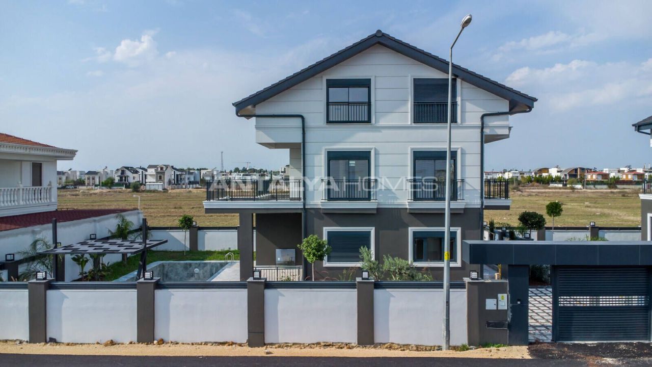 Villa in Serik, Türkei, 277 m² - Foto 1