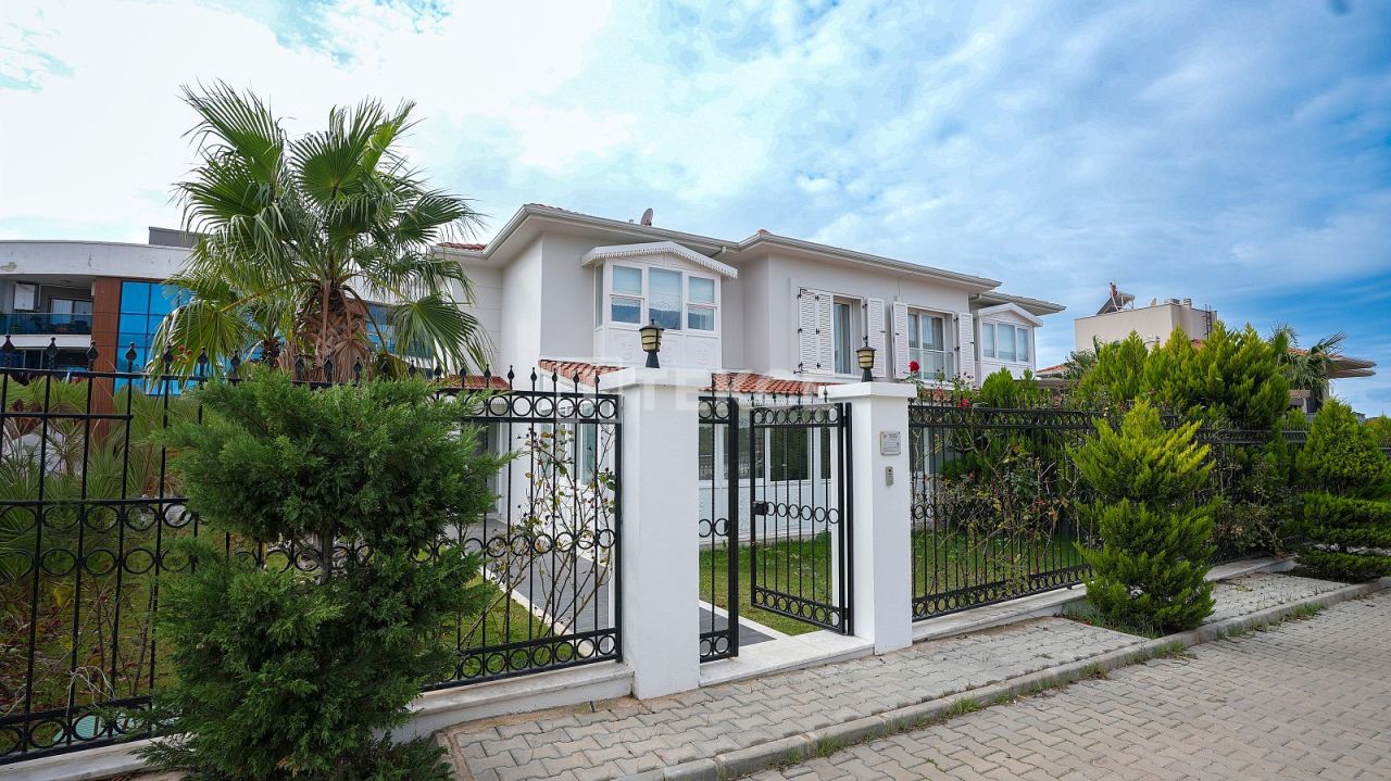 Villa Güzelbahçe, Turchia, 230 m² - foto 2