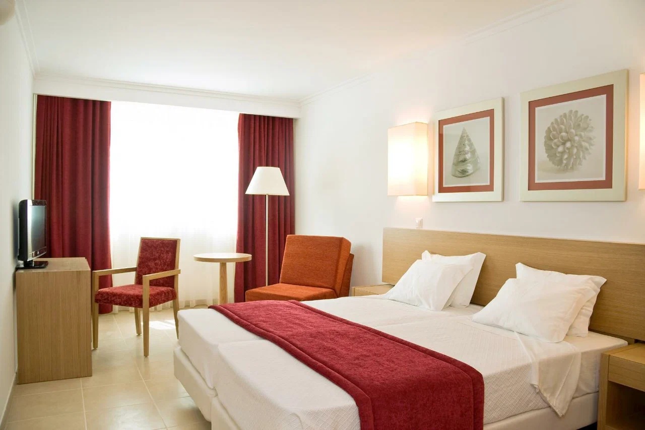 Hotel en Algarve, Portugal, 25 000 m² - imagen 3