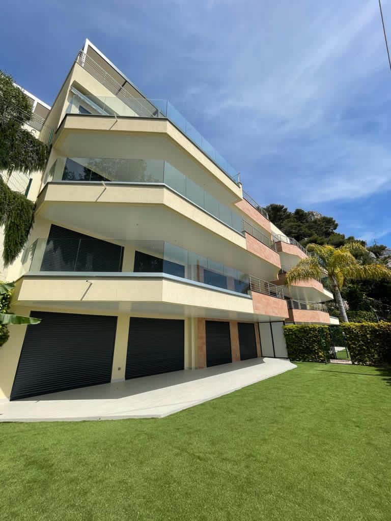 Casa lucrativa en Roquebrune Cap Martin, Francia, 1 200 m² - imagen 1