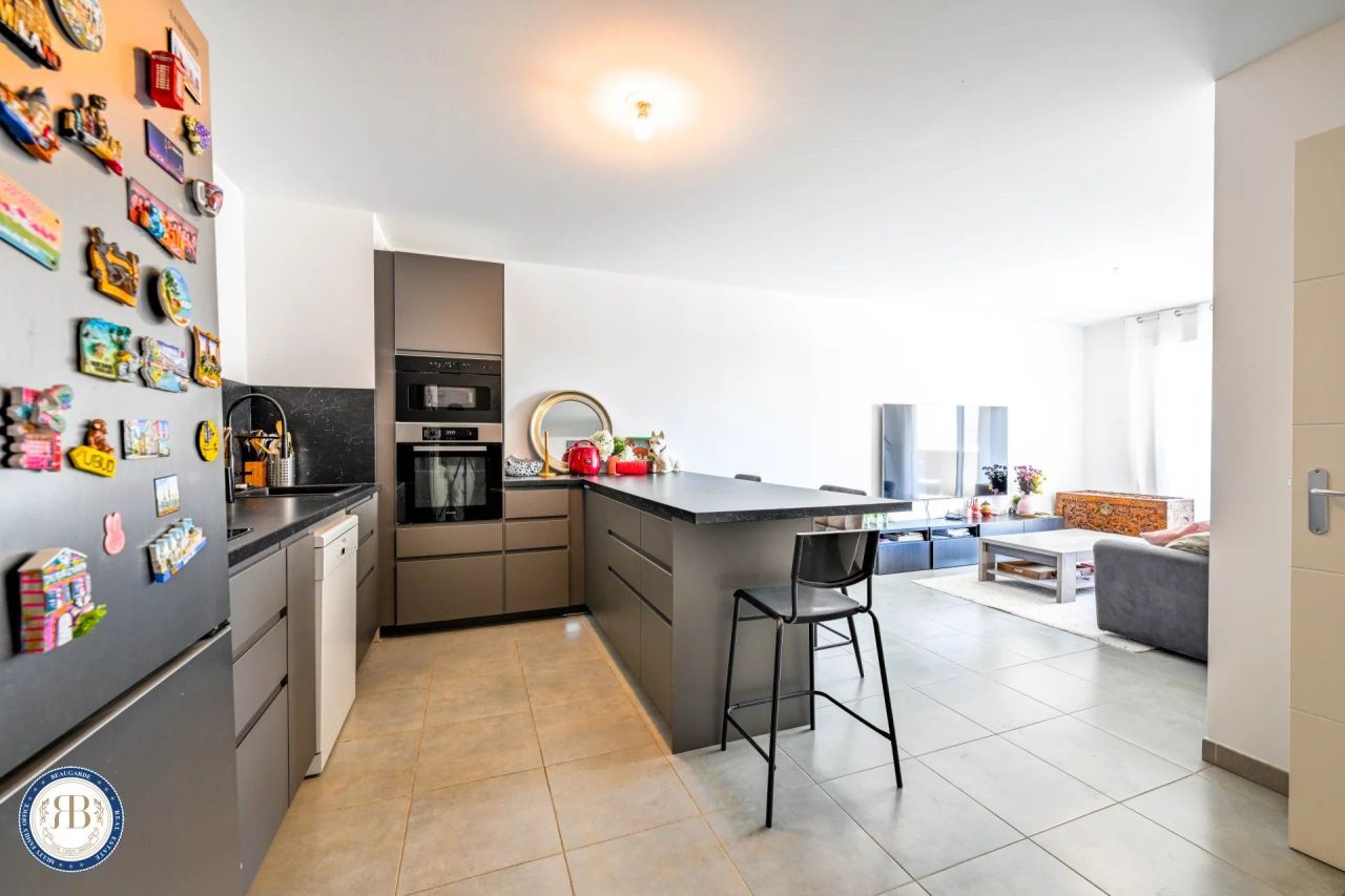 Flat in Cagnes-sur-Mer, France, 68 m² - picture 5