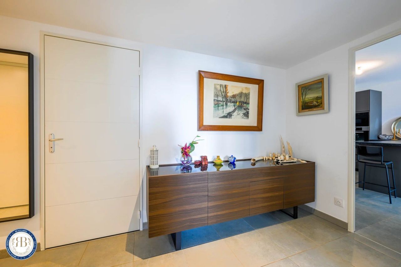 Flat in Cagnes-sur-Mer, France, 68 m² - picture 11