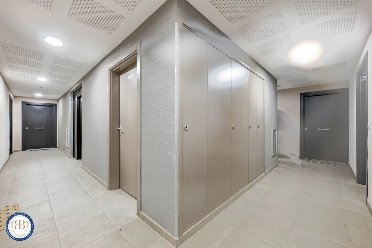 Flat in Cagnes-sur-Mer, France, 68 m² - picture 14