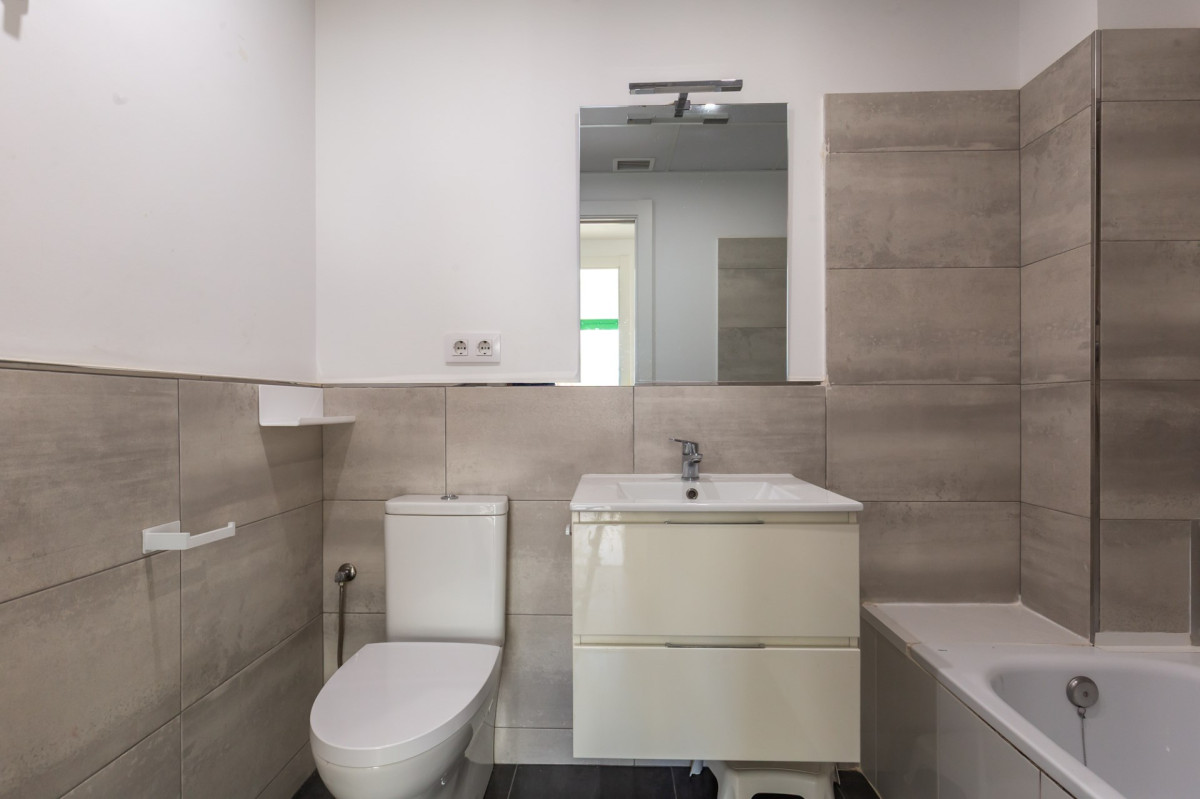 Flat in Barcelona, Spain, 86 m² - picture 12