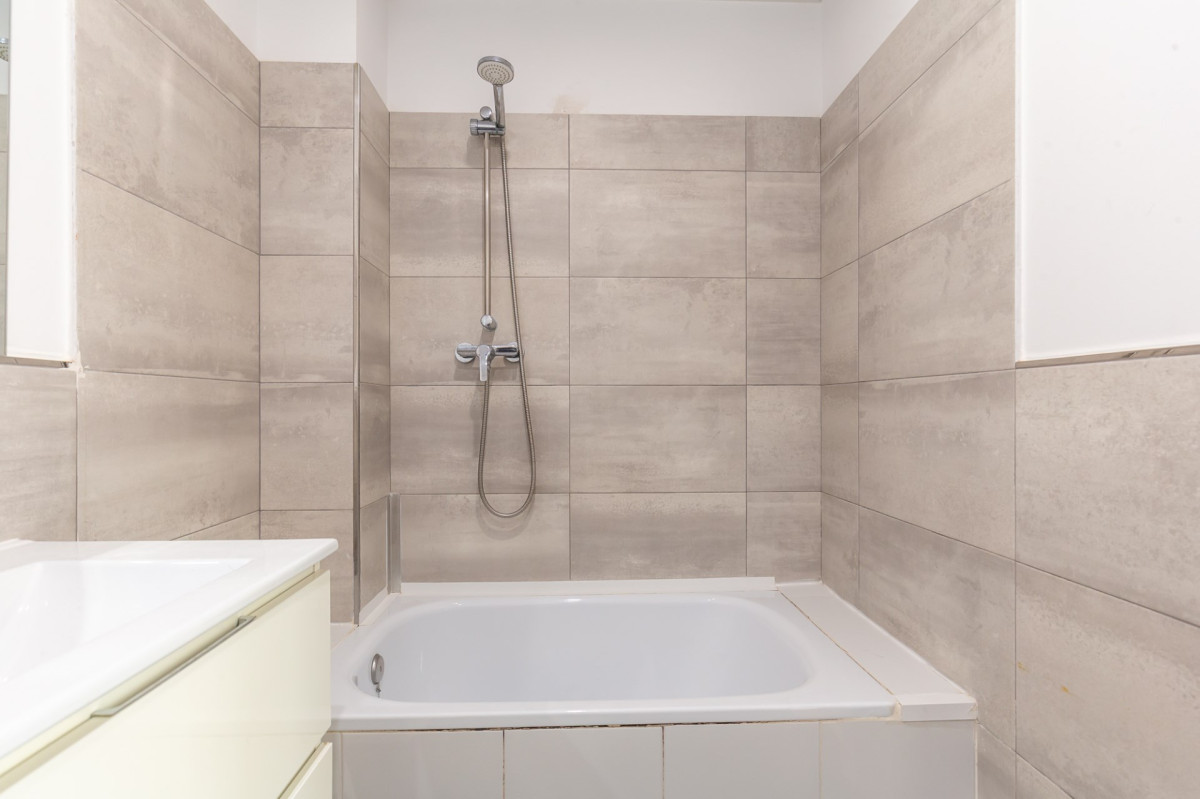 Flat in Barcelona, Spain, 86 m² - picture 13