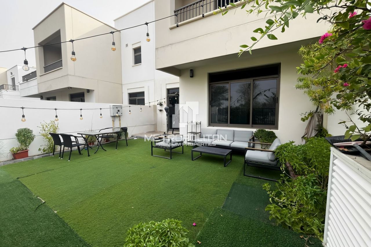 Townhouse in Dubai, UAE, 198 m² - picture 1