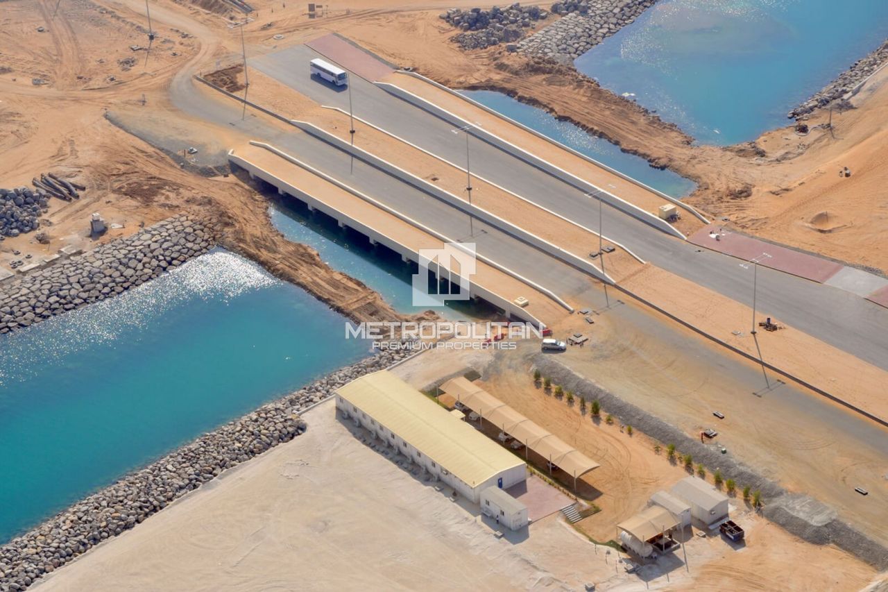 Land in Ras al-Khaimah, UAE, 13 378 m² - picture 1