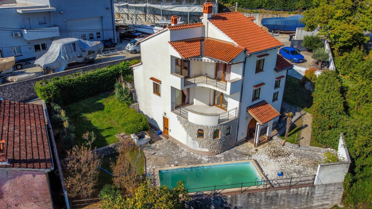 Villa a Opatija, Croazia, 120 m² - foto 1