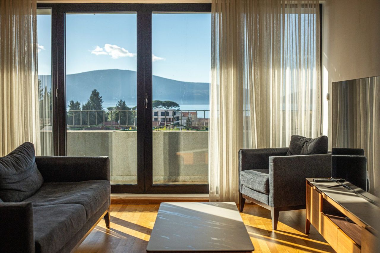 Appartamento a Tivat, Montenegro, 129 m² - foto 1