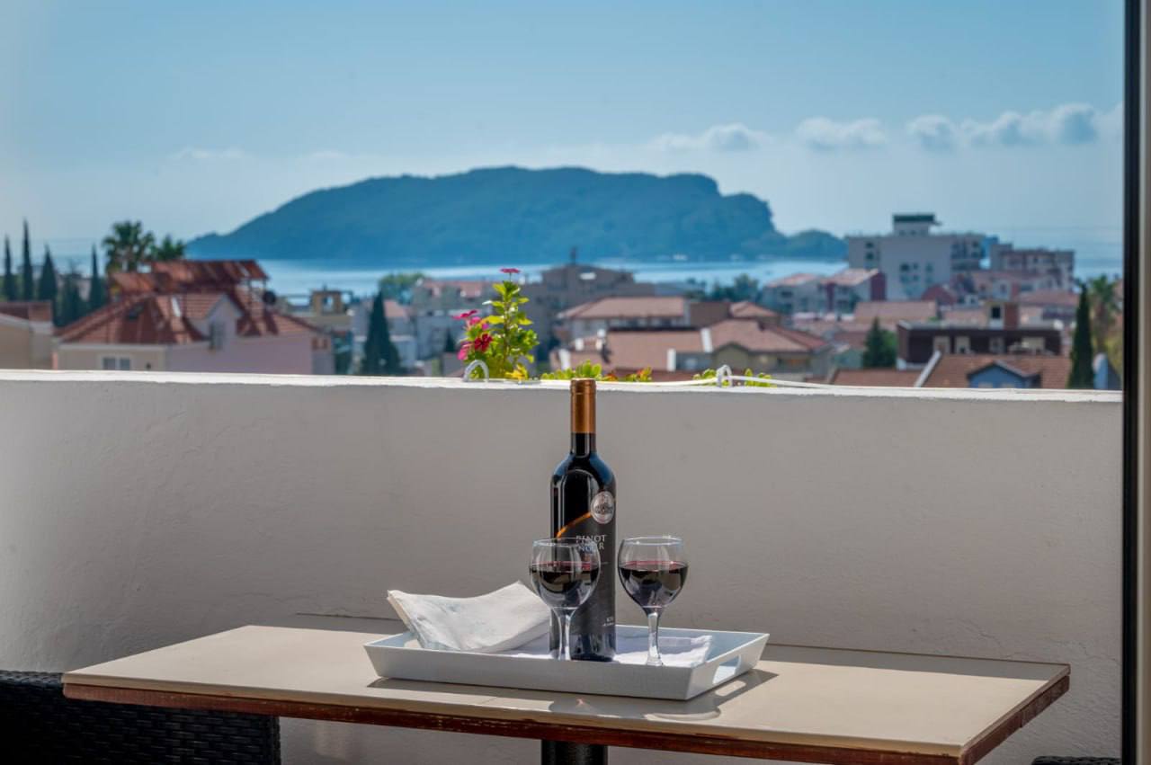 Flat in Budva, Montenegro, 106 m² - picture 1