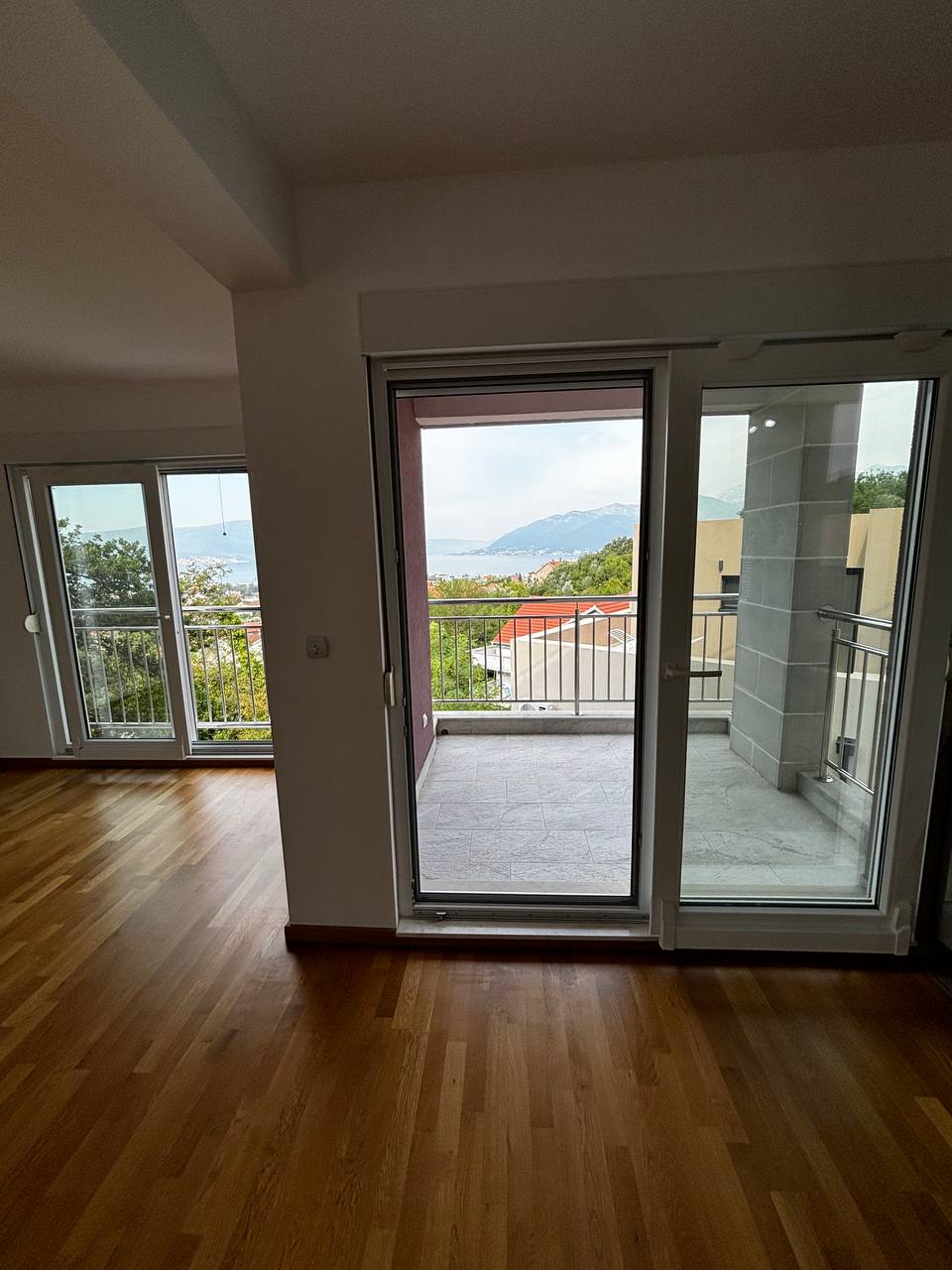 Appartamento a Tivat, Montenegro, 72 m² - foto 2