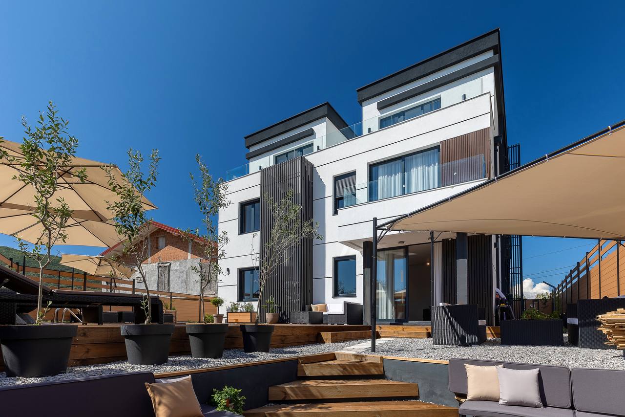 Apartment in Lastva, Montenegro, 120 m² - picture 1